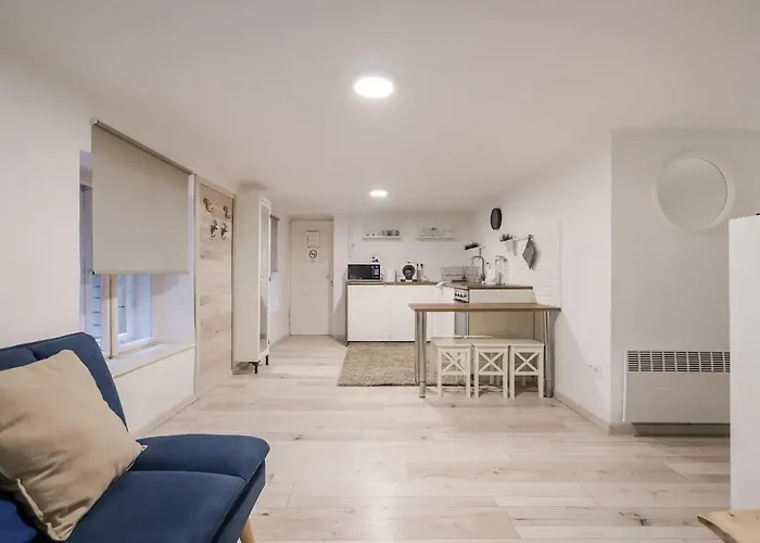 Cosy Cottage - Cheerful Apartment In The Center